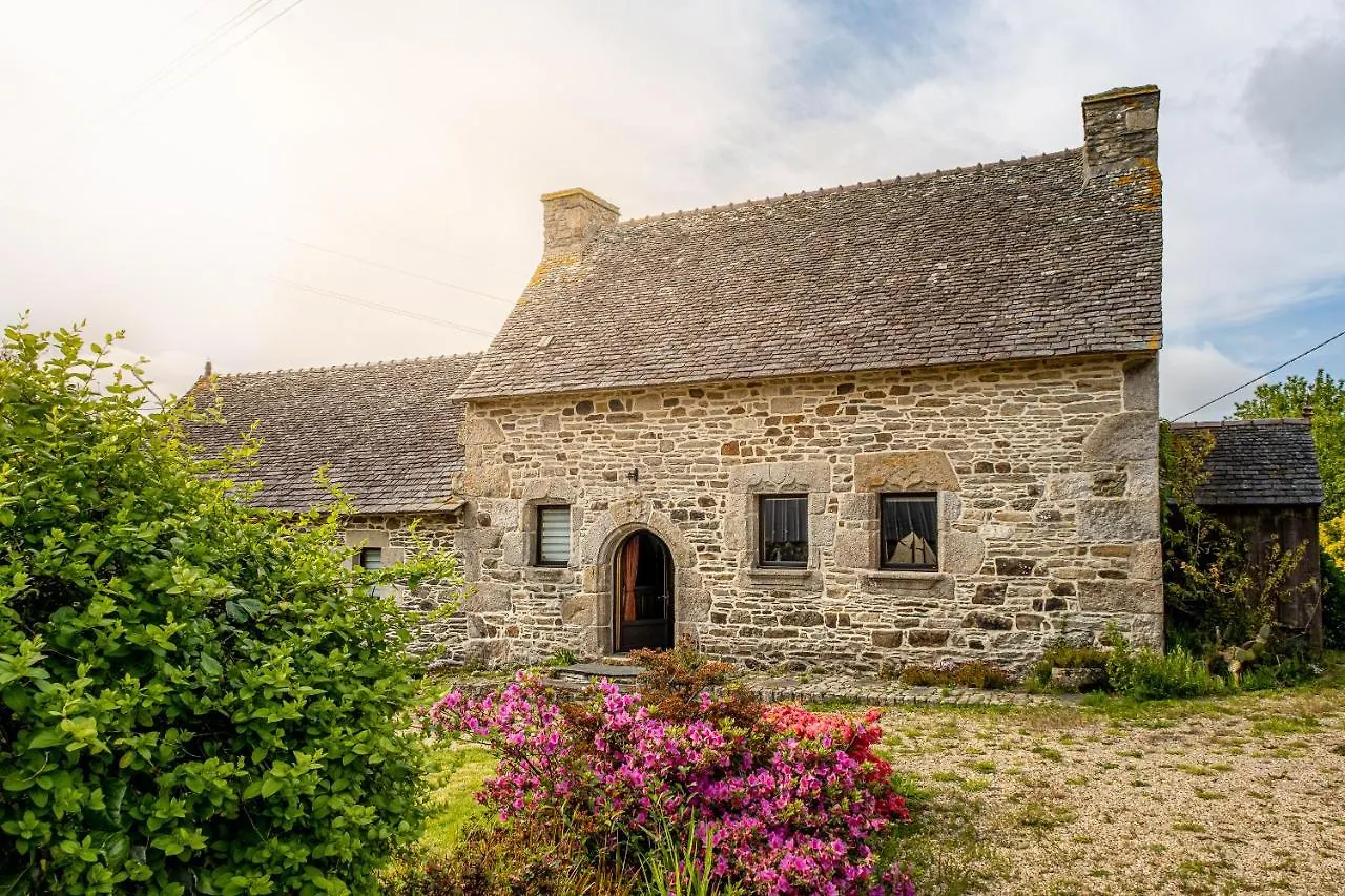 Holiday home Magnifique Longere Bretonne. Villa Lanmeur