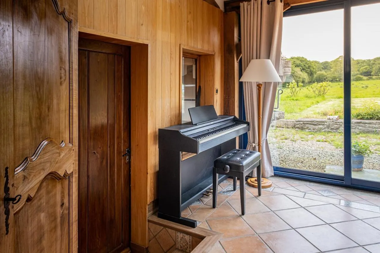 Holiday home Magnifique Longere Bretonne. Villa Lanmeur