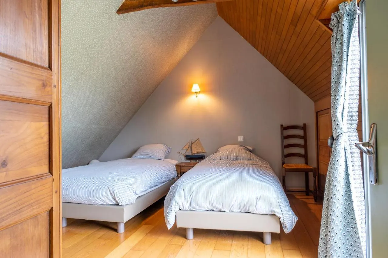 Holiday home Magnifique Longere Bretonne. Villa Lanmeur